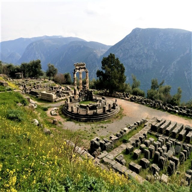 Delphi & Meteora Tour